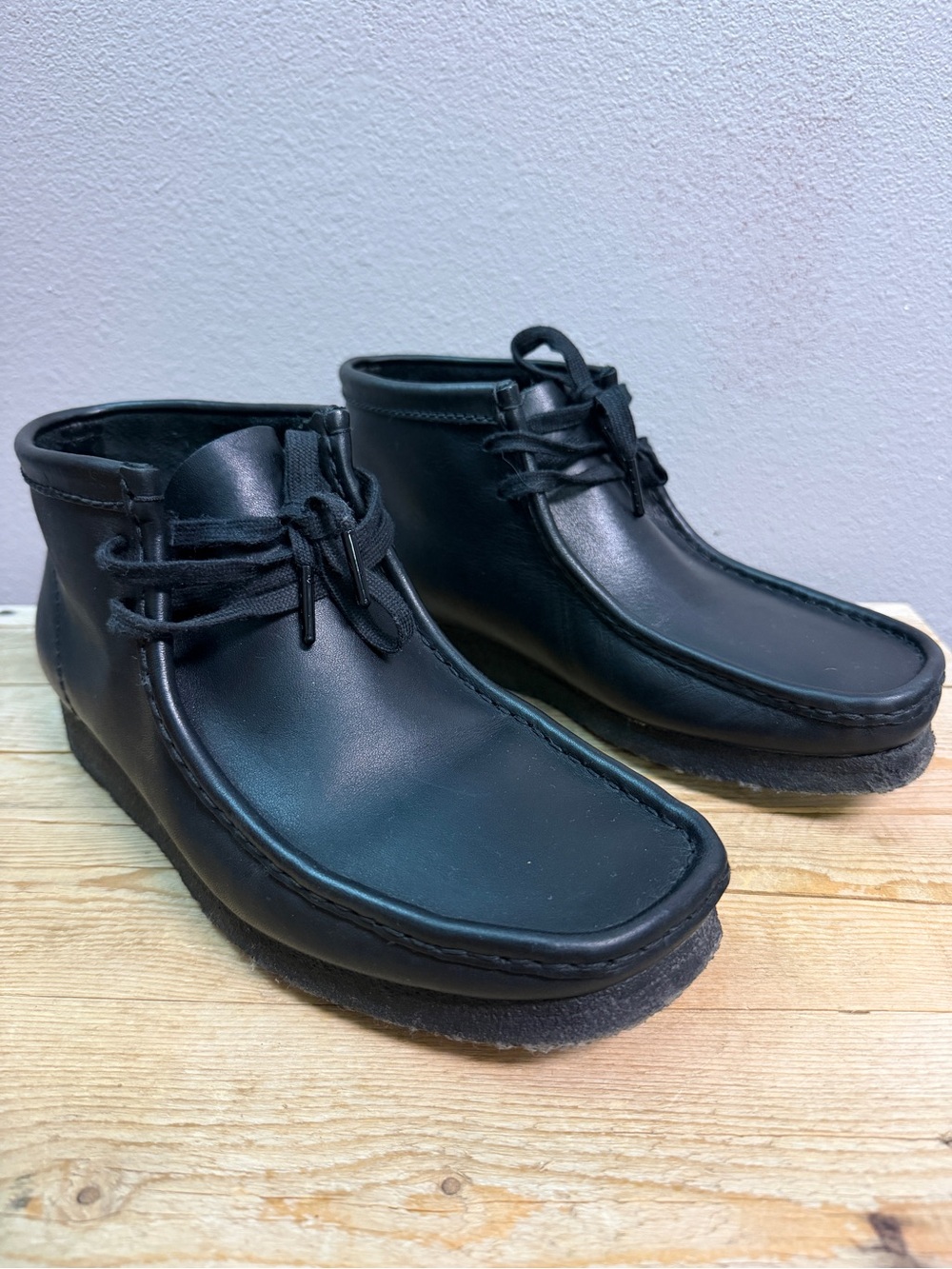 Men's Black Leather Chukka Boots - Lace-Up Moc Toe Clarks